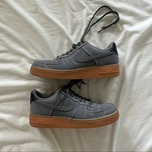 NIKE AIR FORCES MENS 7 WOMENS 8.5